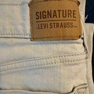 Signature by Levi Strauss Cream Colored Women’s Slim Wide Leg Jeans